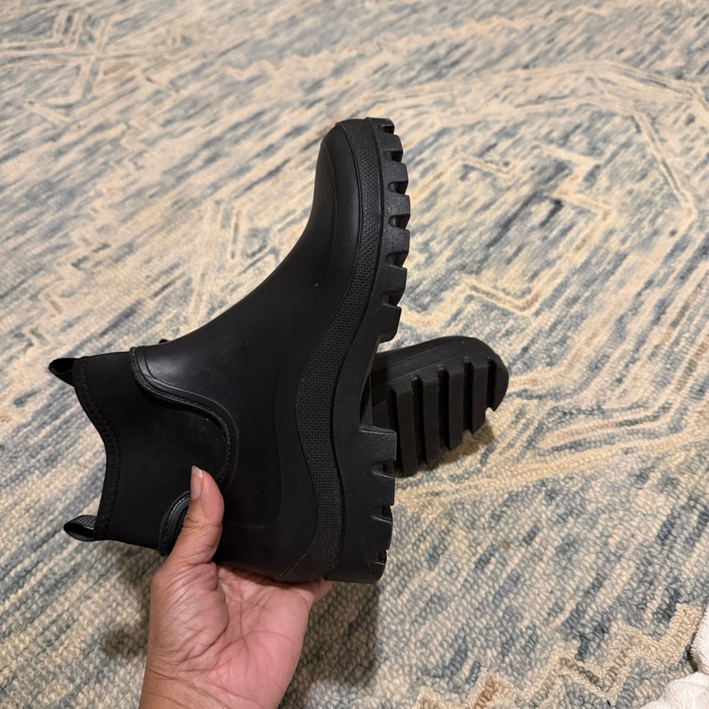 Women's Mona Rain Boots - Universal Thread Black Sz 8 Waterproof Ankle Pull-up - Picture 7 of 9